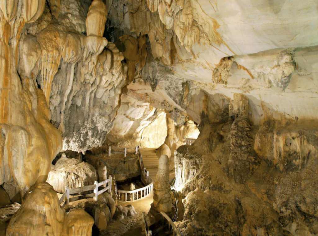 푸 캄 동굴(Tham Chang Cave)